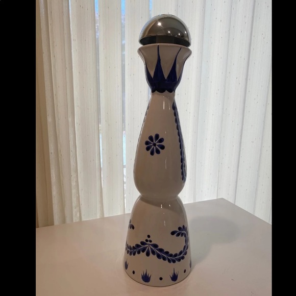 Clase azul reposado hand painted bottle. 
750ml, empty bottle - Picture 2 of 3